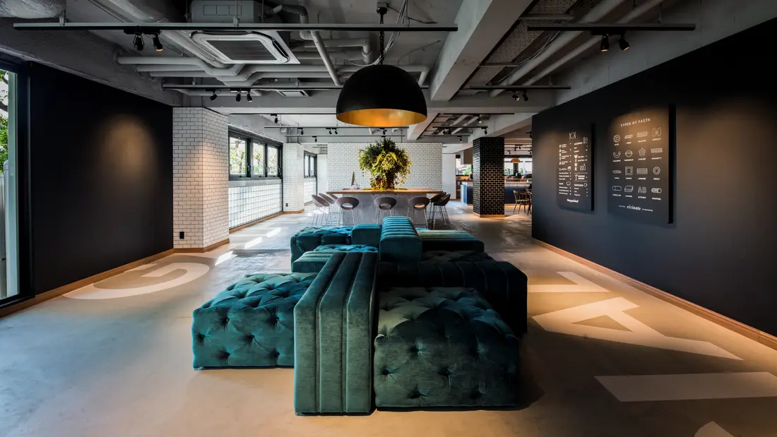 LOUNGE