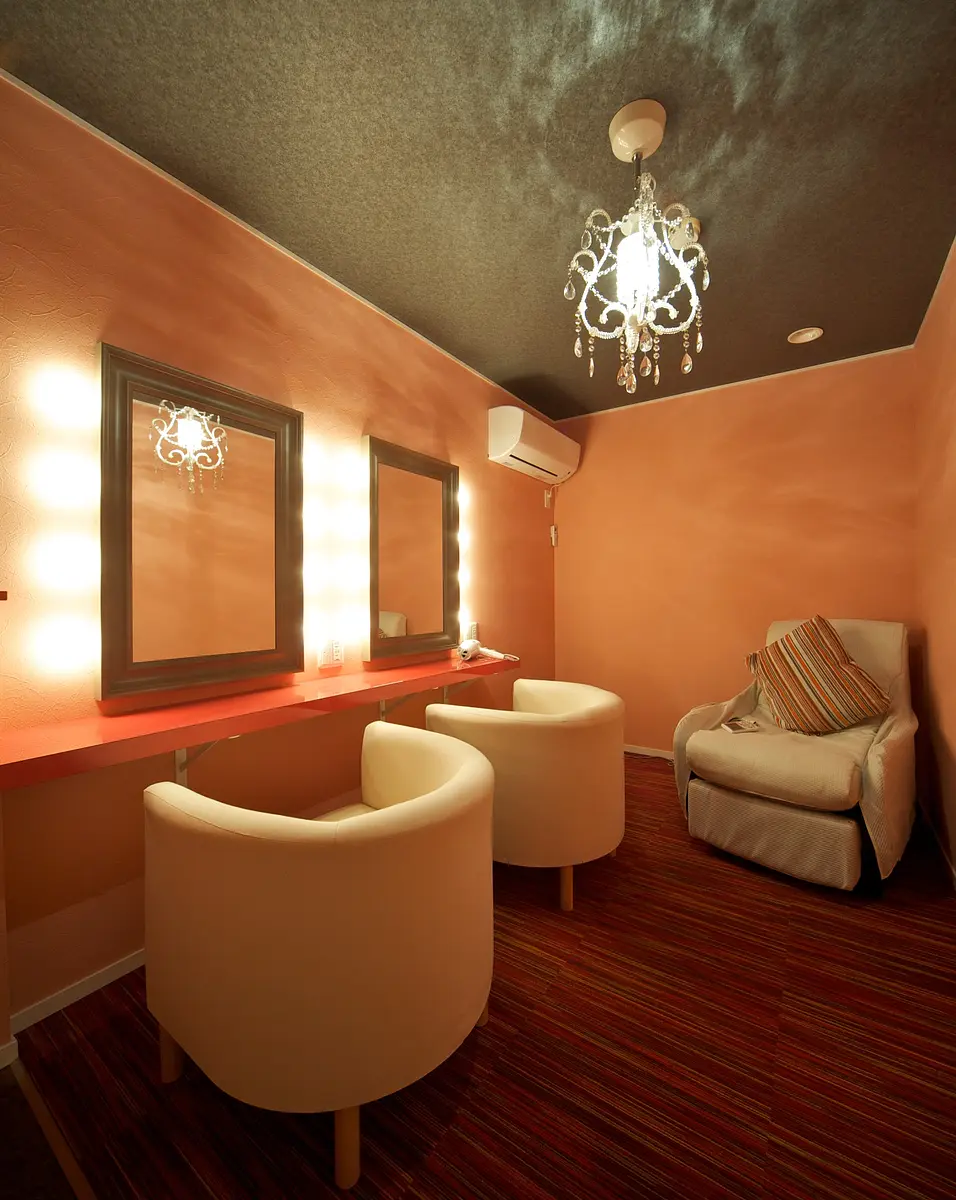 BEAUTY ROOM3