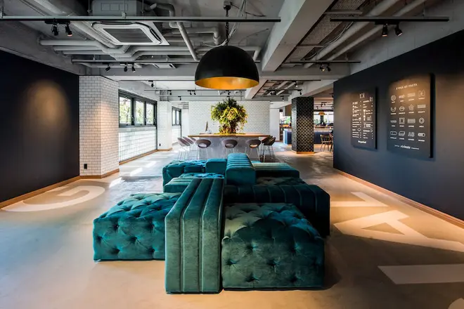 LOUNGE