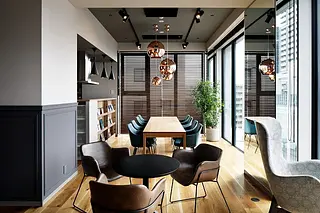 LOUNGE
