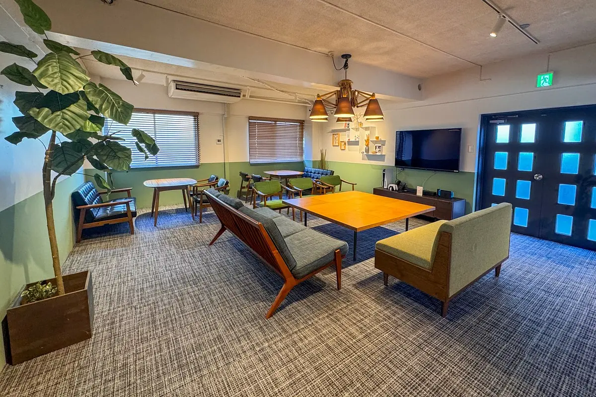 LOUNGE1