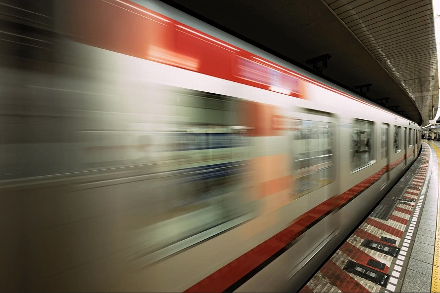 都心も、旅の玄関口も。アクセス抜群の京急線を解説