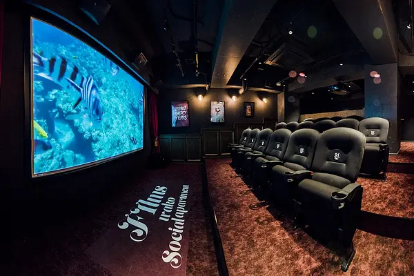 "映画館で暮らす"をテーマにしたソーシャルアパートメントの開発担当に話を聞いてみた