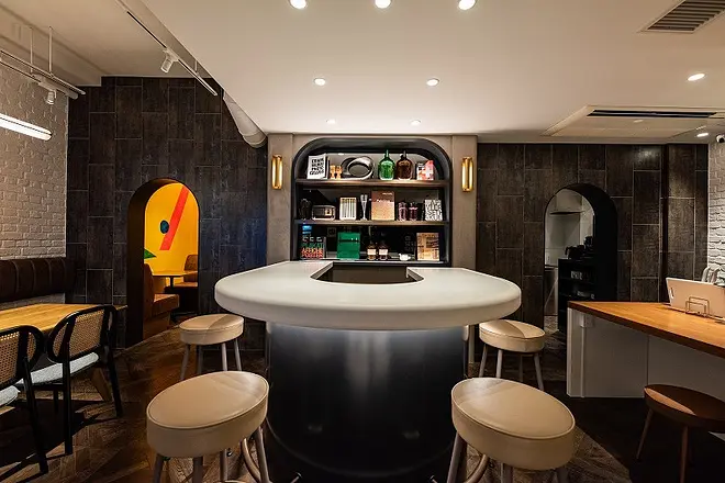 ラウンジ/キッチン -HIDE OUT-5