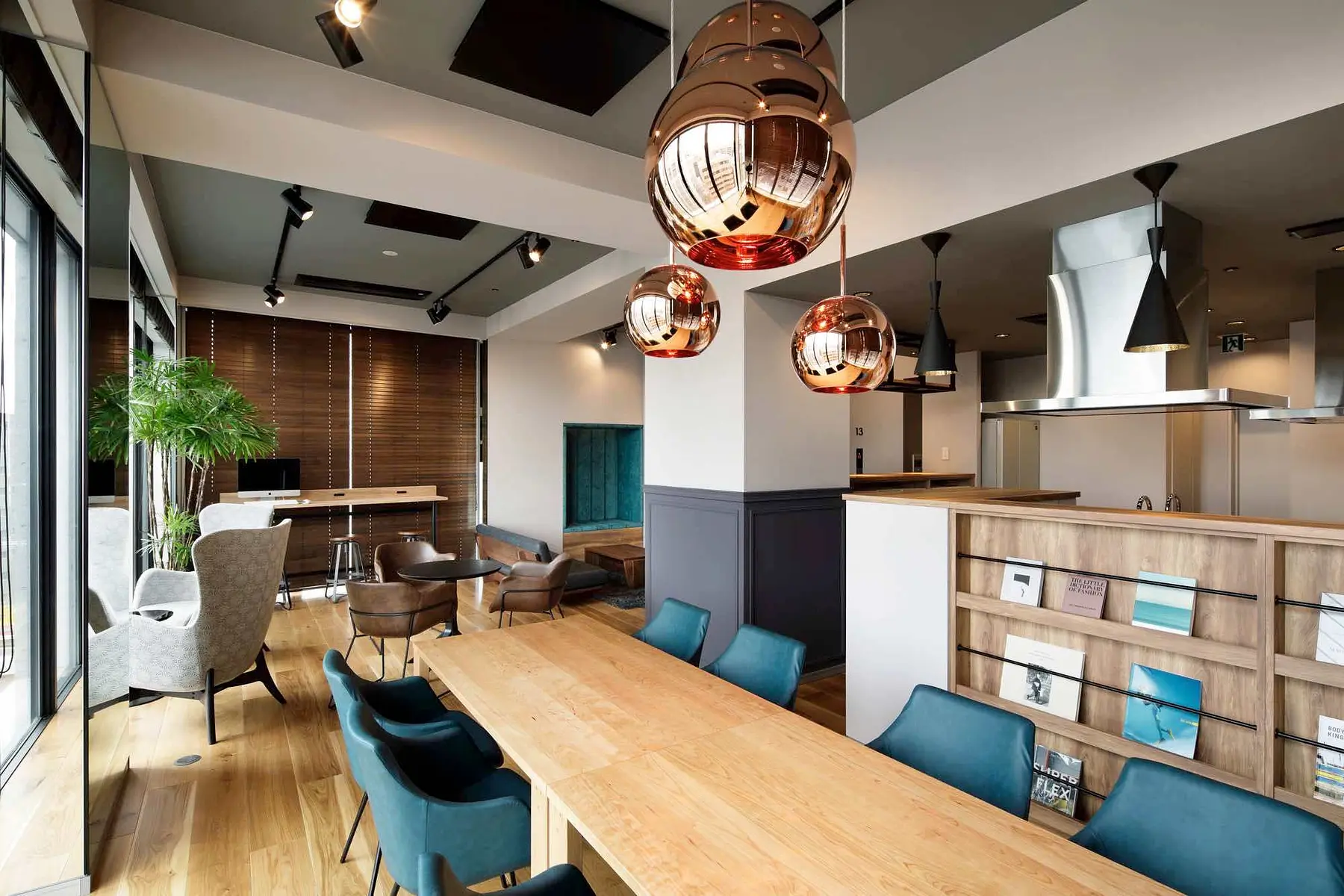 13F Lounge1