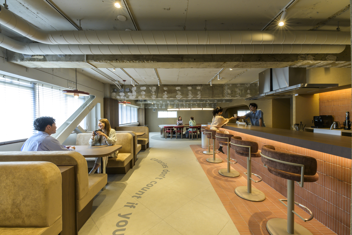 LOUNGE