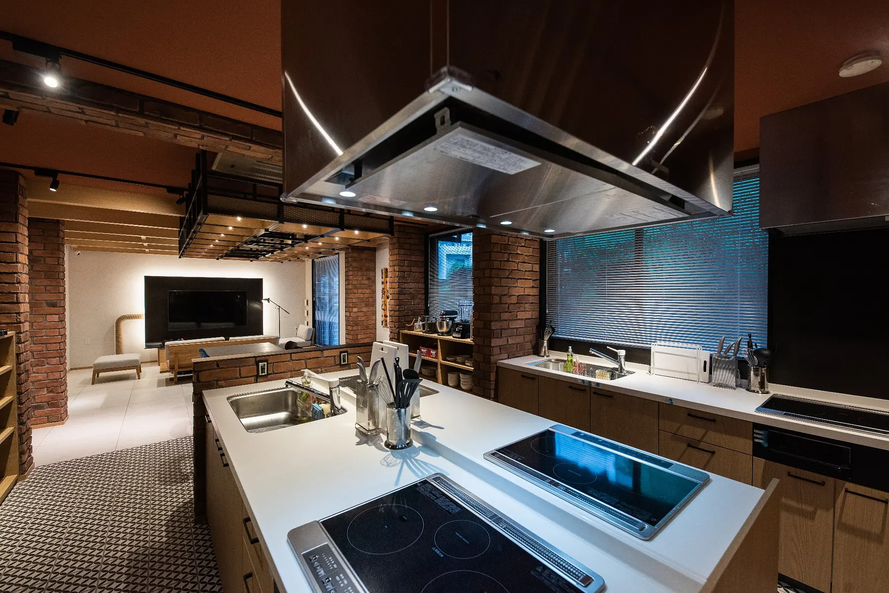 LOUNGE / KITCHEN5