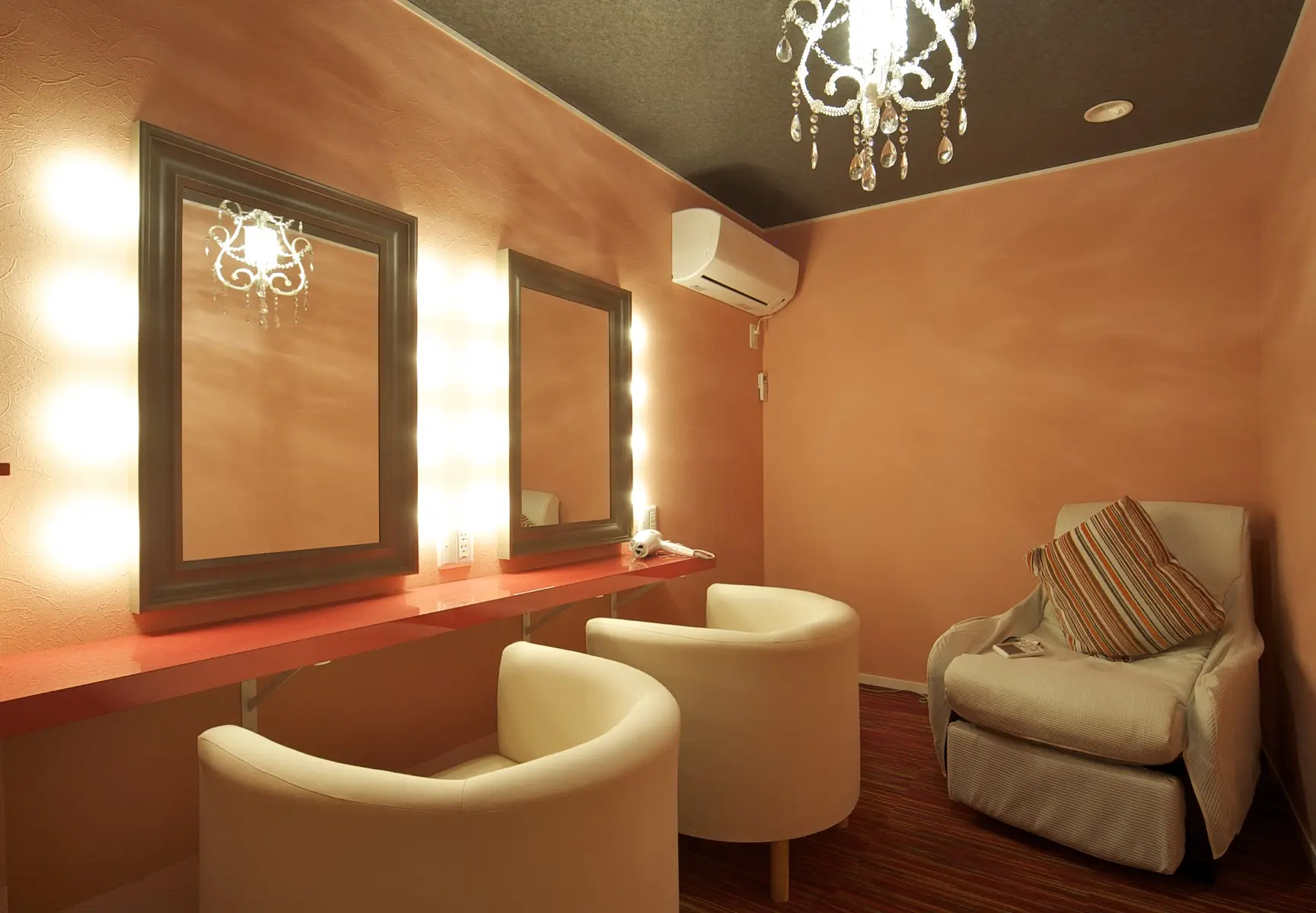 BEAUTY ROOM2