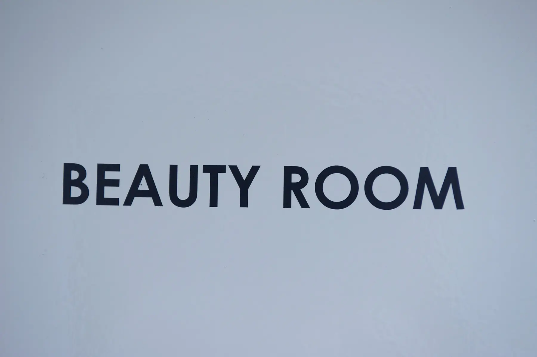 BEAUTY ROOM1
