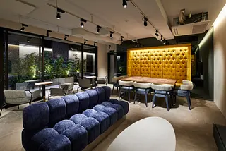 LOUNGE